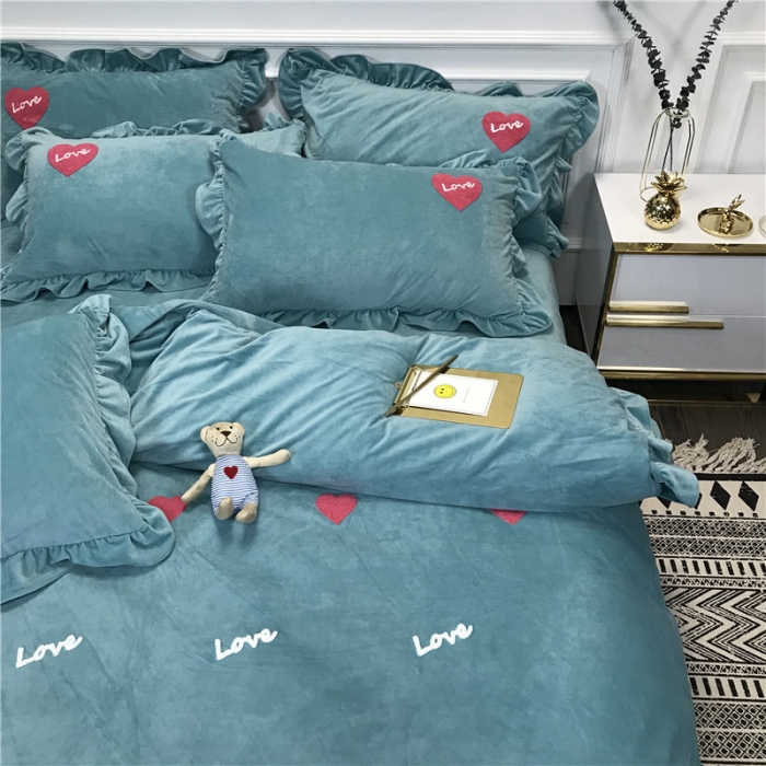 91家纺网 家纺一手货源 找家纺 （总）玛奇朵 2018新款高克重宝宝绒毛巾绣四件套