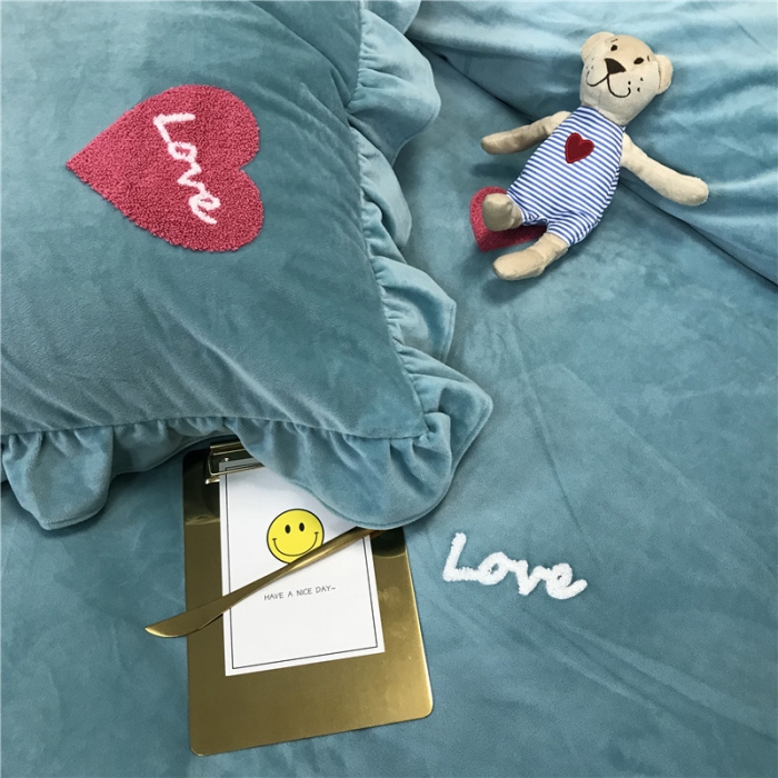 91家纺网 家纺一手货源 找家纺 （总）玛奇朵 2018新款高克重宝宝绒毛巾绣四件套