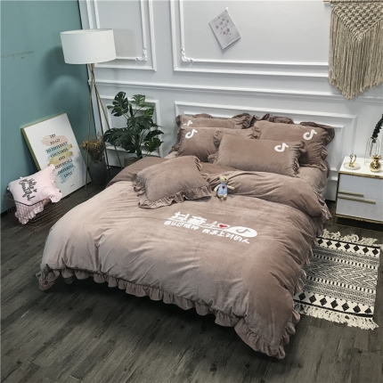 91家纺网 家纺一手货源 找家纺 （总）玛奇朵 2018新款高克重宝宝绒毛巾绣四件套