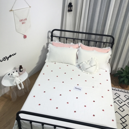 91家纺网 家纺一手货源 找家纺 漫调家纺 韩国床盖三件套草莓-白