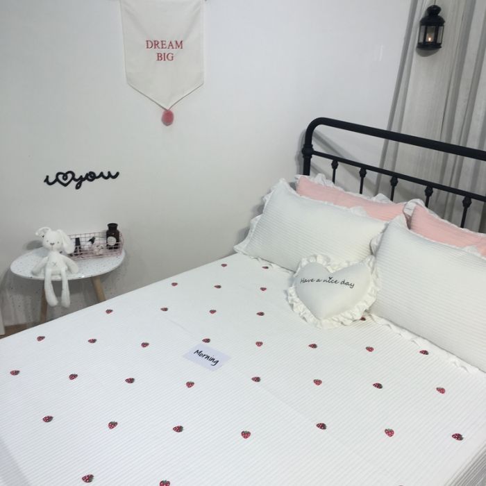 91家纺网 家纺一手货源 找家纺 漫调家纺 韩国床盖三件套草莓-白