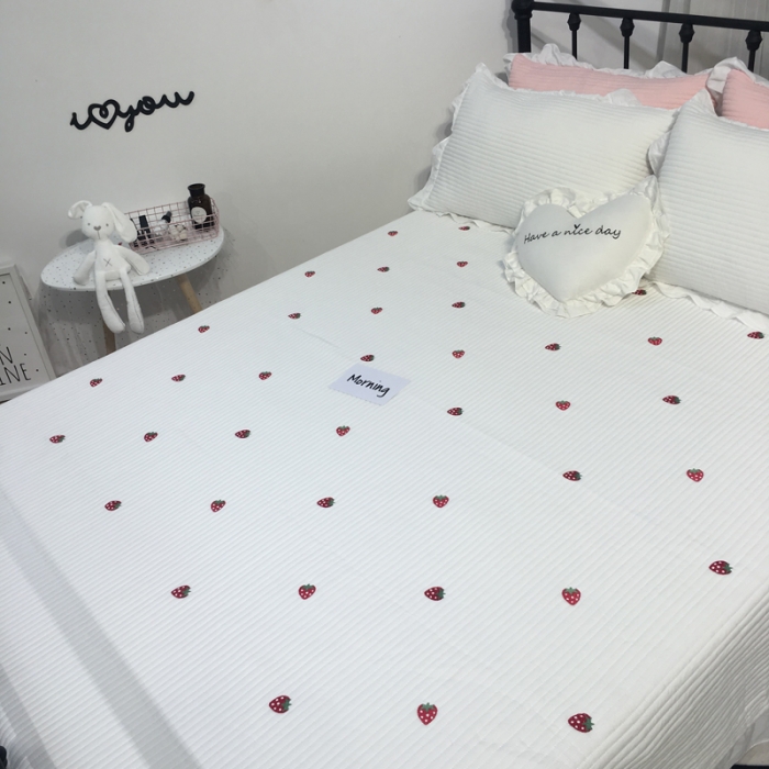 91家纺网 家纺一手货源 找家纺 漫调家纺 韩国床盖三件套草莓-白