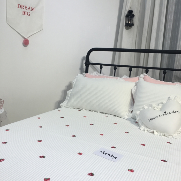 91家纺网 家纺一手货源 找家纺 漫调家纺 韩国床盖三件套草莓-白