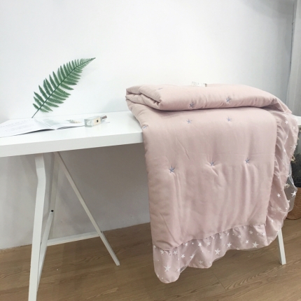 91家纺网 家纺一手货源 找家纺 漫调家居 满天星夏被实拍焦糖