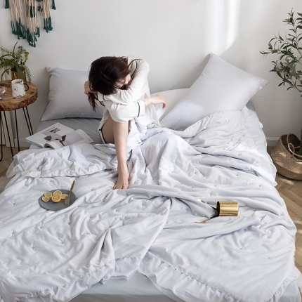 91家纺网 家纺一手货源 找家纺 （总）漫调 独家定制ins风满天星莫代尔天丝夏被刺绣夏被