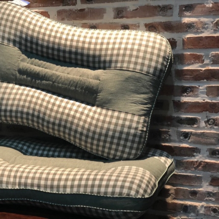 91家纺网 家纺一手货源 找家纺 （总）剑桥枕业全棉水洗棉决明子枕头格子单人硬高枕芯48*74