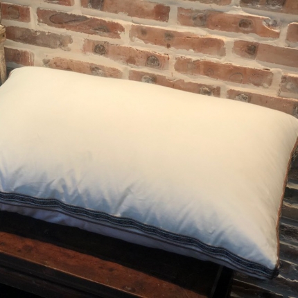 91家纺网 家纺一手货源 找家纺 剑桥枕业 复古精品羽丝绒软枕头全棉酒店防羽布羽丝绒枕芯