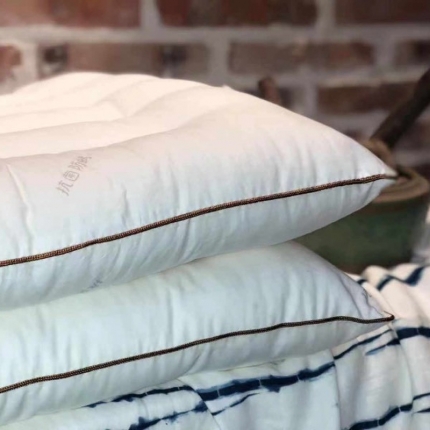 91家纺网 家纺一手货源 找家纺 剑桥枕业 2019新款羽丝绒低矮枕一只48*74