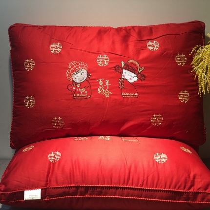 91家纺网 家纺一手货源 找家纺 剑桥枕业 大红婚庆枕芯系列 百年好合枕