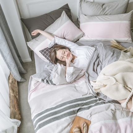 91家纺网 家纺一手货源 找家纺 (总)早春全棉色织水洗套件模特图