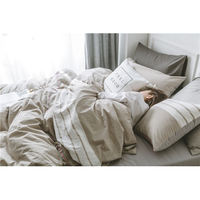 91家纺网 家纺一手货源 找家纺 早春全棉色织水洗套件模特图杏黄条纹