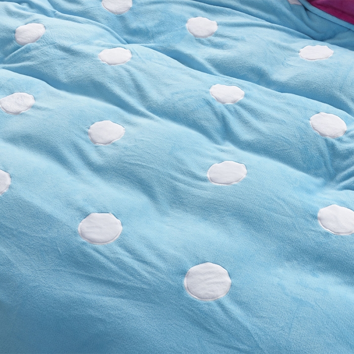 91家纺网 家纺一手货源 找家纺 欧冠家纺 2017北欧加厚保暖刺绣法莱绒套件甜甜圈-玫红蓝