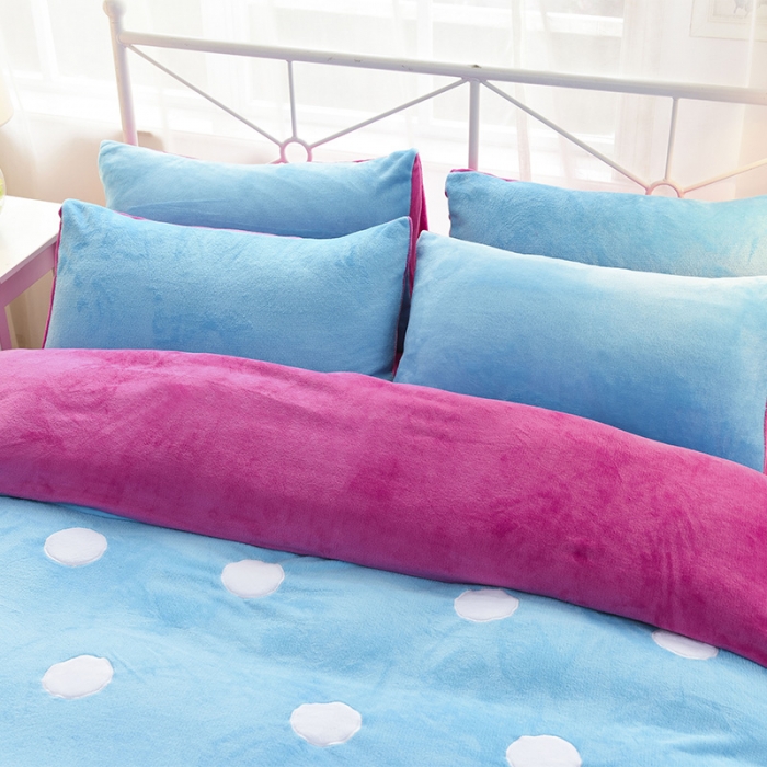 91家纺网 家纺一手货源 找家纺 欧冠家纺 2017北欧加厚保暖刺绣法莱绒套件甜甜圈-玫红蓝