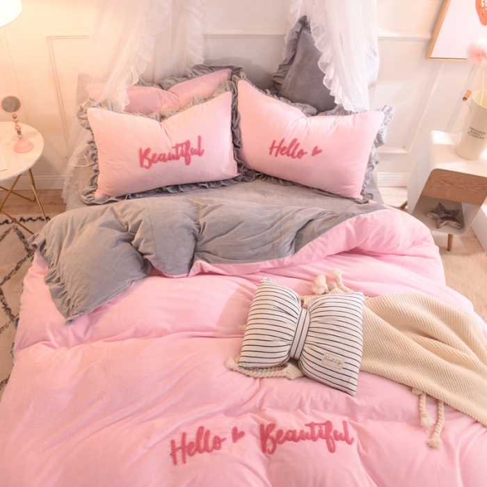 91家纺网 家纺一手货源 找家纺 欧冠家纺 宝宝绒毛巾绣四件套 粉灰