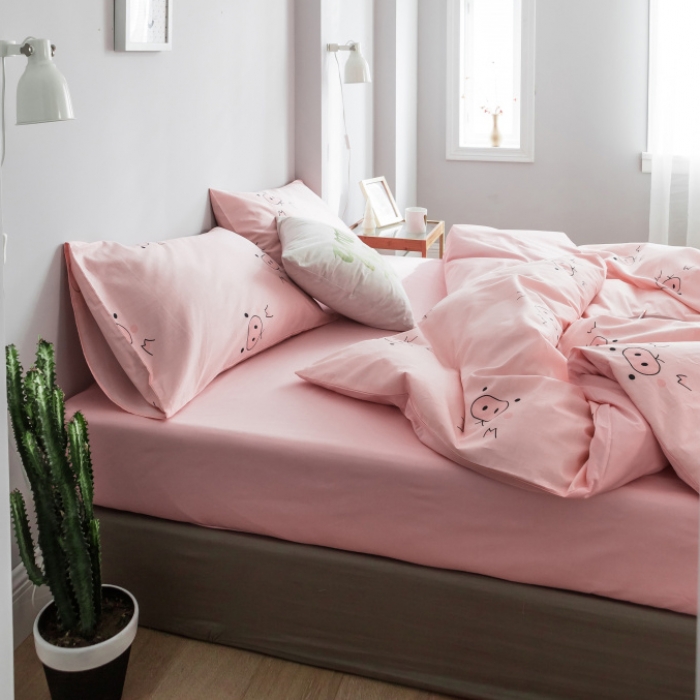 91家纺网 家纺一手货源 找家纺 棉生活 2019新款13372萌系小清新四件套床单款奶油小猪