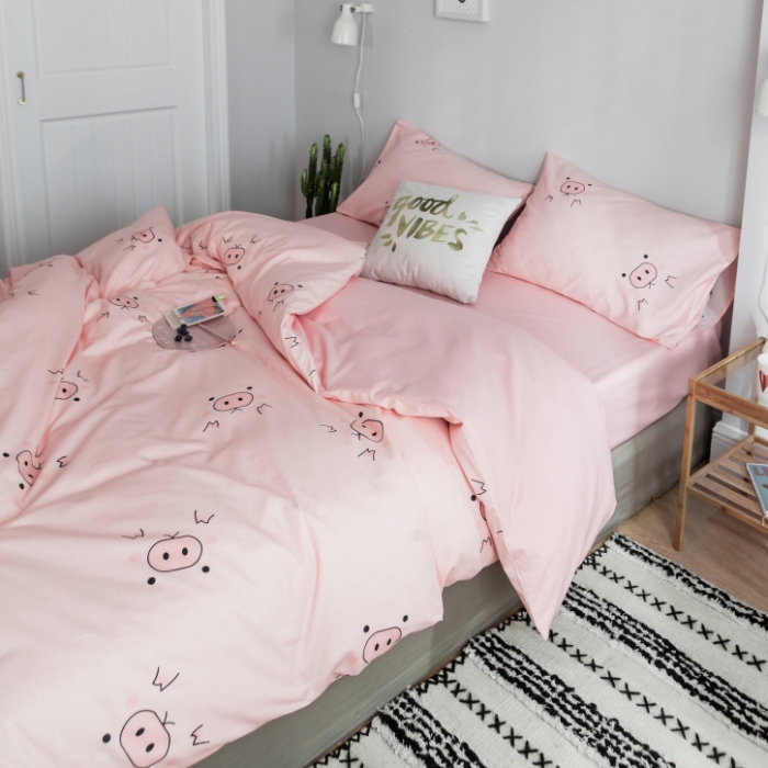 91家纺网 家纺一手货源 找家纺 棉生活 2019新款13372萌系小清新四件套床单款奶油小猪