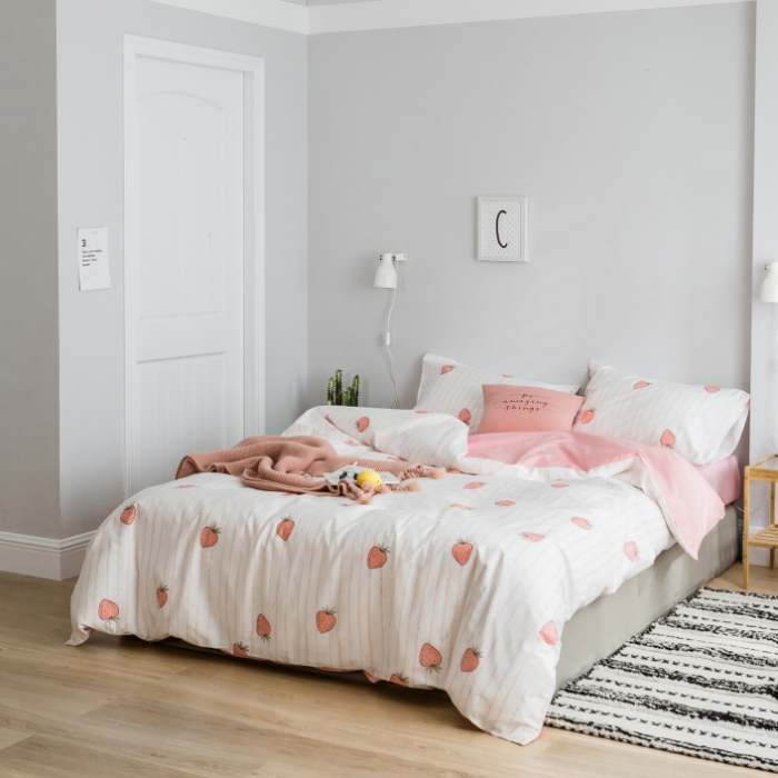 91家纺网 家纺一手货源 找家纺 棉生活 2019新款13372萌系小清新四件套床单款甜心草莓