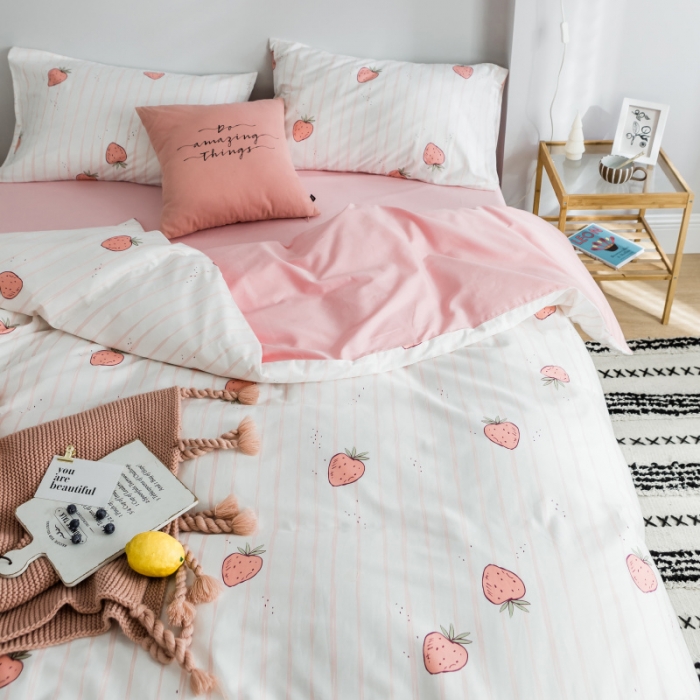 91家纺网 家纺一手货源 找家纺 棉生活 2019新款13372萌系小清新四件套床单款甜心草莓