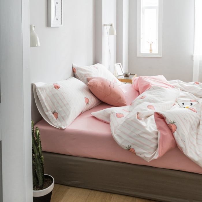 91家纺网 家纺一手货源 找家纺 棉生活 2019新款13372萌系小清新四件套床单款甜心草莓