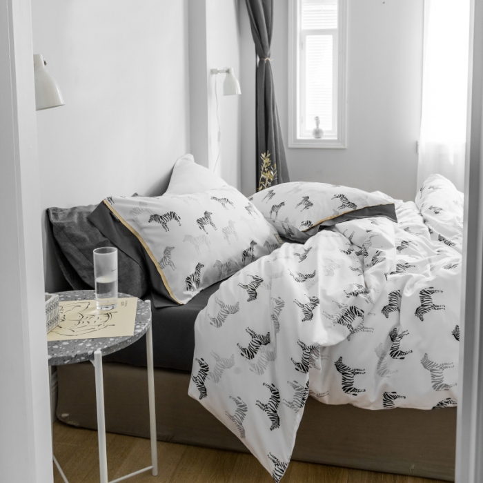 91家纺网 家纺一手货源 找家纺 棉生活 2019新款轻奢简约系列四件套 斑马