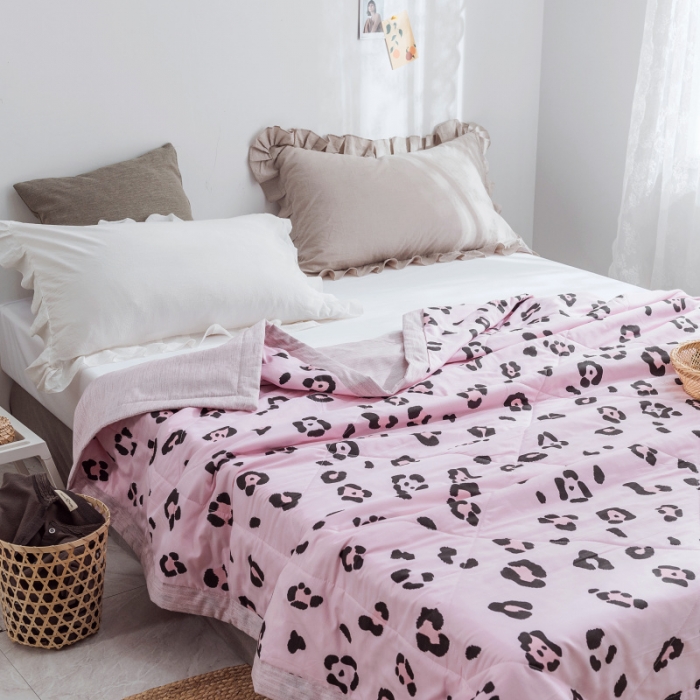 91家纺网 家纺一手货源 找家纺 棉生活 2019新款全棉棉花夏被 豹纹粉