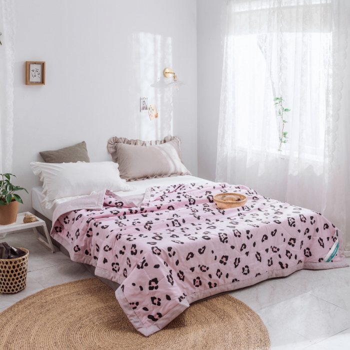 91家纺网 家纺一手货源 找家纺 棉生活 2019新款全棉棉花夏被 豹纹粉