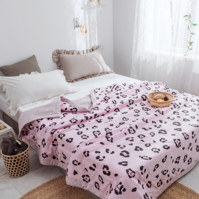 91家纺网 家纺一手货源 找家纺 棉生活 2019新款全棉棉花夏被 豹纹粉