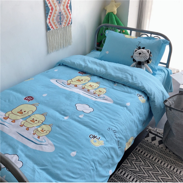 91家纺网 家纺一手货源 找家纺 棉生活 2019新款学生三件套 小黄鸭蓝