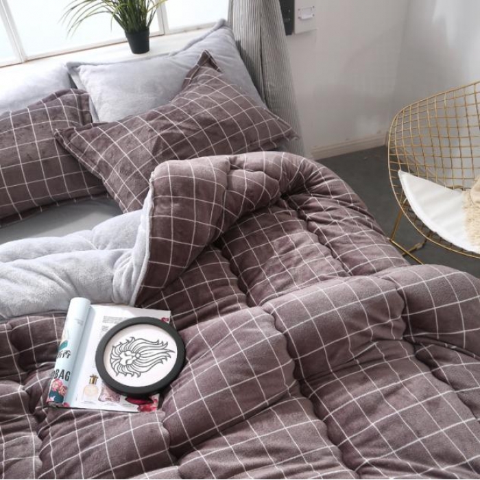 91家纺网 家纺一手货源 找家纺 米莱家纺 2018无印风双面法兰绒冬被 格调灰