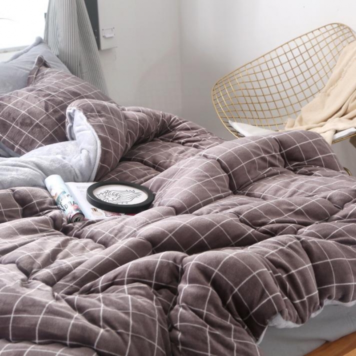 91家纺网 家纺一手货源 找家纺 米莱家纺 2018无印风双面法兰绒冬被 格调灰