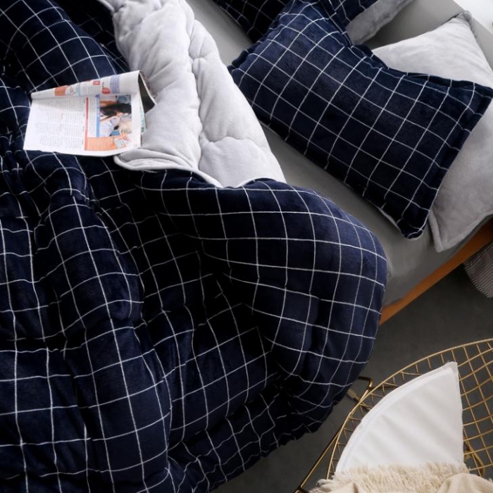 91家纺网 家纺一手货源 找家纺 米莱家纺 2018无印风双面法兰绒冬被 格调蓝