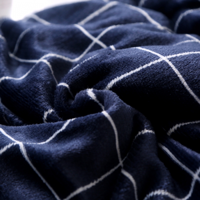 91家纺网 家纺一手货源 找家纺 米莱家纺 2018无印风双面法兰绒冬被 格调蓝