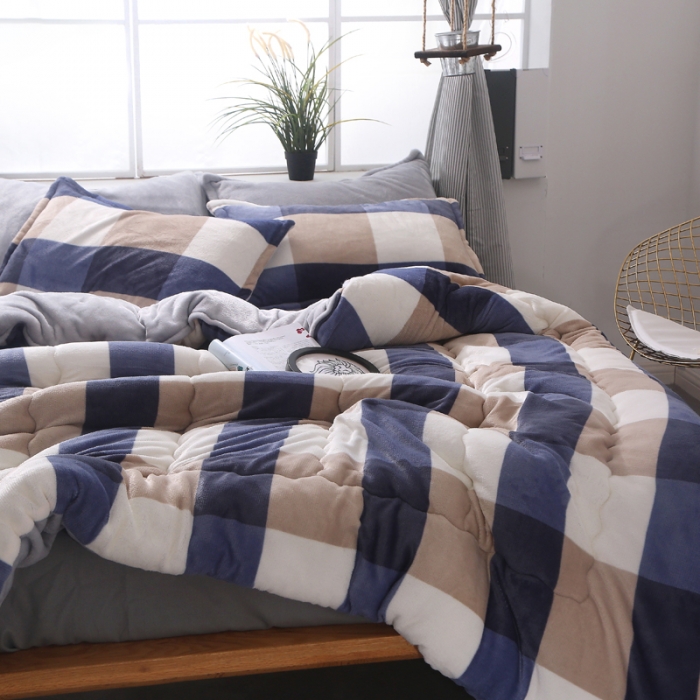 91家纺网 家纺一手货源 找家纺 米莱家纺 2018无印风双面法兰绒冬被 蓝白大格