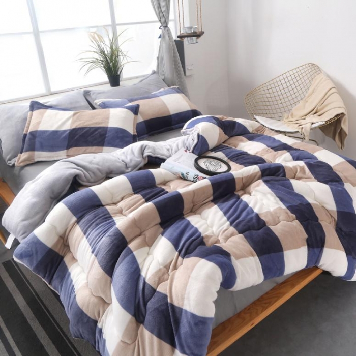 91家纺网 家纺一手货源 找家纺 米莱家纺 2018无印风双面法兰绒冬被 蓝白大格