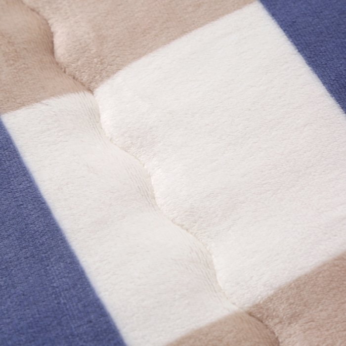 91家纺网 家纺一手货源 找家纺 米莱家纺 2018无印风双面法兰绒冬被 蓝白大格