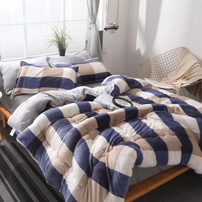 91家纺网 家纺一手货源 找家纺 米莱家纺 2018无印风双面法兰绒冬被 蓝白大格