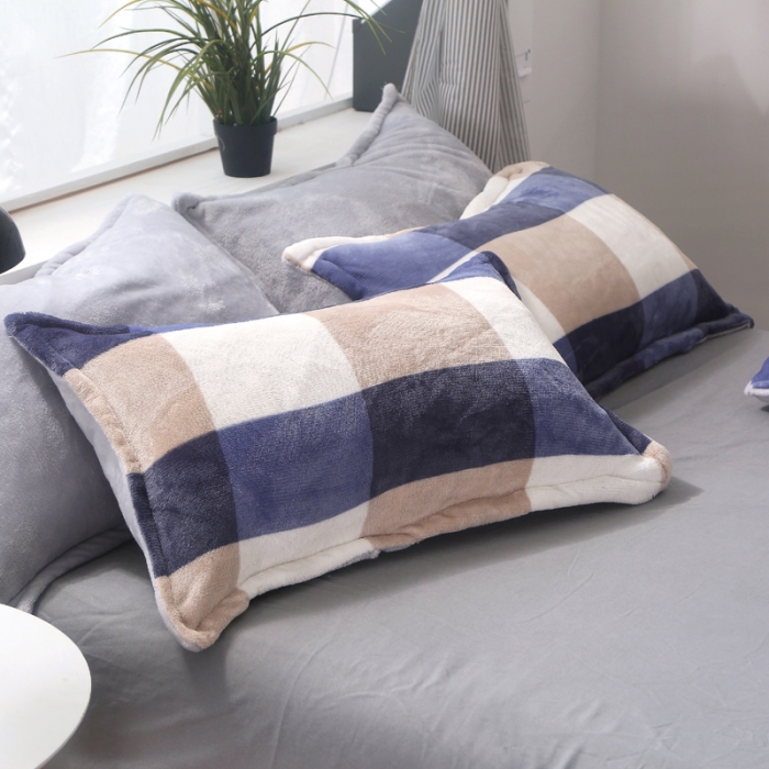 91家纺网 家纺一手货源 找家纺 米莱家纺 2018无印风双面法兰绒冬被 蓝白大格