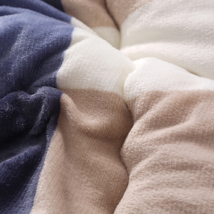 91家纺网 家纺一手货源 找家纺 米莱家纺 2018无印风双面法兰绒冬被 蓝白大格