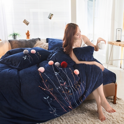 91家纺网 家纺一手货源 找家纺 鼎飞 2019新款丽芙绒蜜语绣花系列终版四件套 密语-宝石蓝