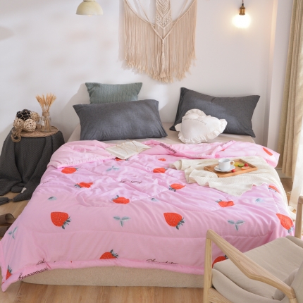 91家纺网 家纺一手货源 找家纺 佑泽家纺 新款无印良品水洗棉夏被 草莓甜心