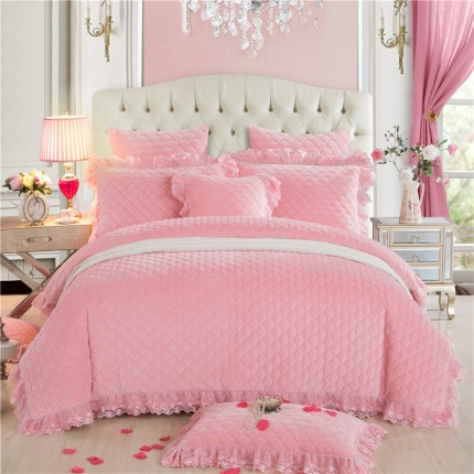 91家纺网 家纺一手货源 找家纺 恒爱 2018新款翩翩花舞水晶绒夹棉蕾丝床裙四件套 玉色