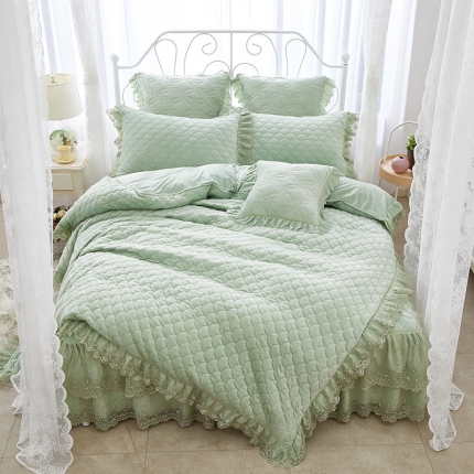 91家纺网 家纺一手货源 找家纺 恒爱 2018新款翩翩花舞水晶绒夹棉蕾丝床裙四件套 抹茶绿