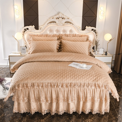 91家纺网 家纺一手货源 找家纺 恒爱家纺2021新款水晶绒夹棉蕾丝四件套 翩翩花舞-米驼色