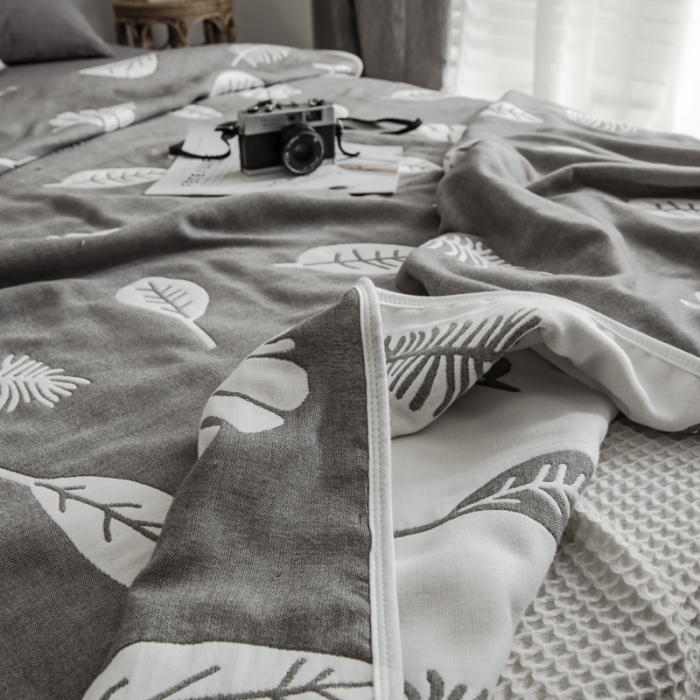 91家纺网 家纺一手货源 找家纺 朴尔 2019新款时尚六层纱布系列毛巾被 凉爽树叶---灰