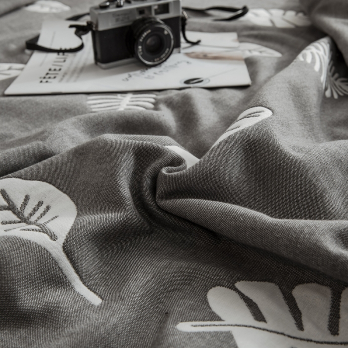 91家纺网 家纺一手货源 找家纺 朴尔 2019新款时尚六层纱布系列毛巾被 凉爽树叶---灰