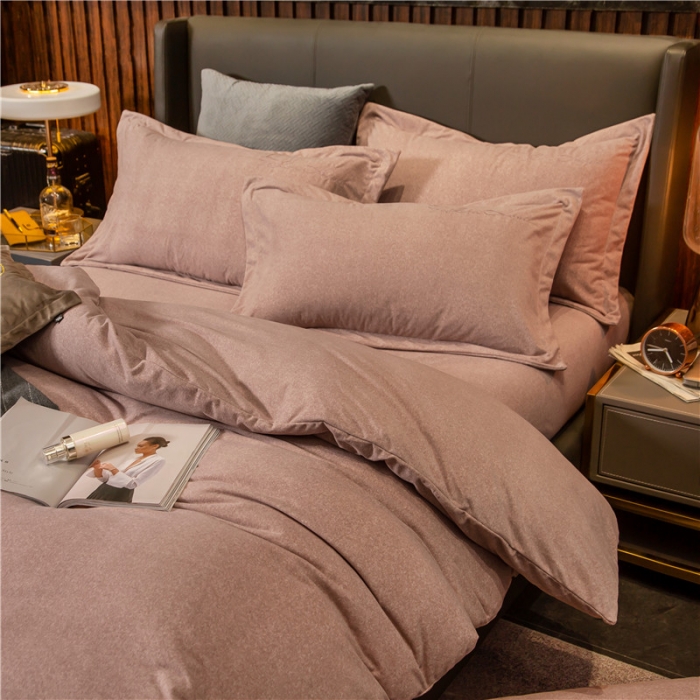 91家纺网 家纺一手货源 找家纺 金奇达 2019新款拉舍尔棉绒绣花款四件套 字母浅咖