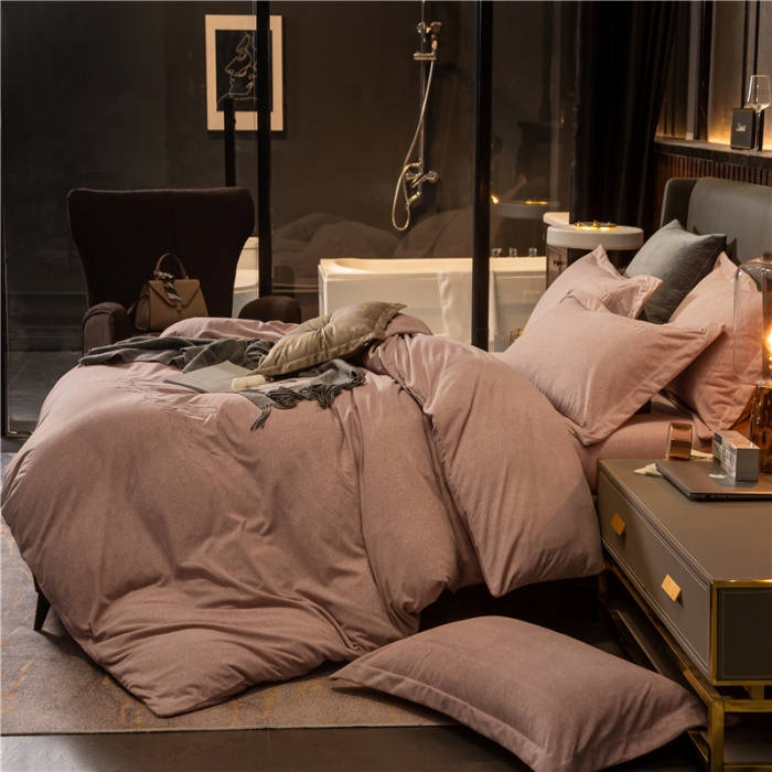 91家纺网 家纺一手货源 找家纺 金奇达 2019新款拉舍尔棉绒绣花款四件套 字母浅咖