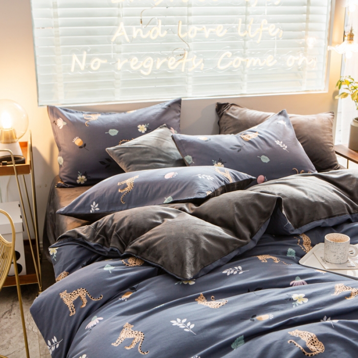 91家纺网 家纺一手货源 找家纺 金奇达 2019新款A棉B绒四件套 花香豹纹蓝