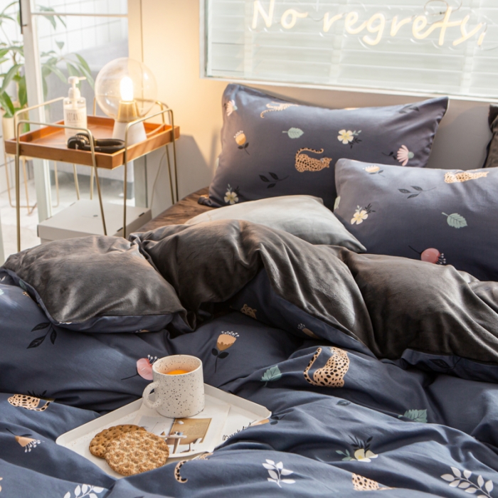 91家纺网 家纺一手货源 找家纺 金奇达 2019新款A棉B绒四件套 花香豹纹蓝