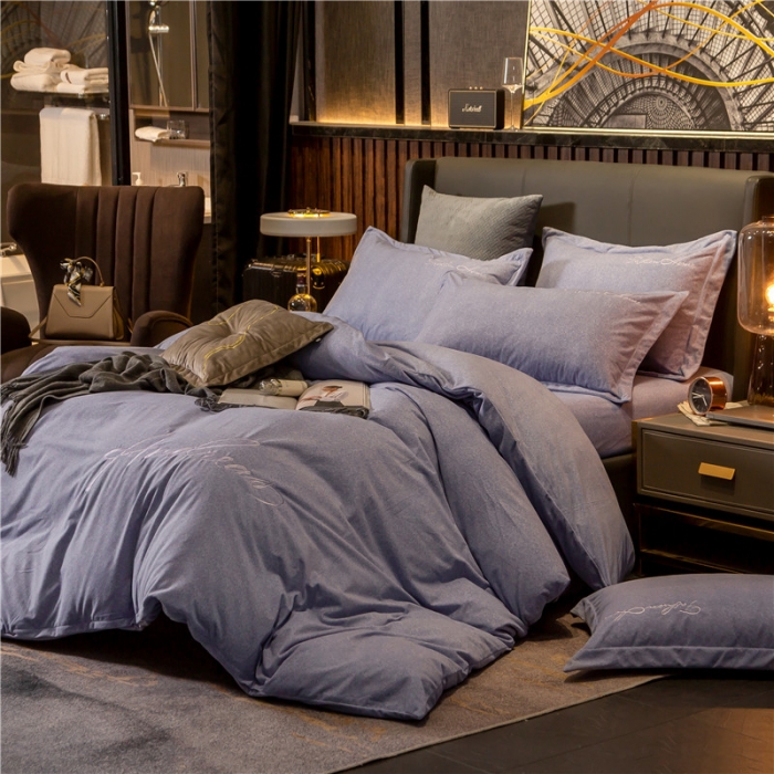 91家纺网 家纺一手货源 找家纺 金奇达 2019新款拉舍尔棉绒绣花款四件套 字母雪青